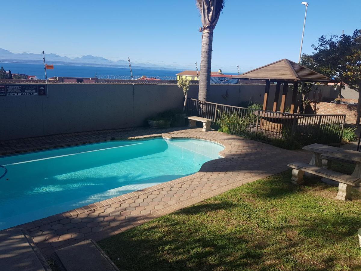 The Backpack Shack Hostel Mossel Bay Exterior photo